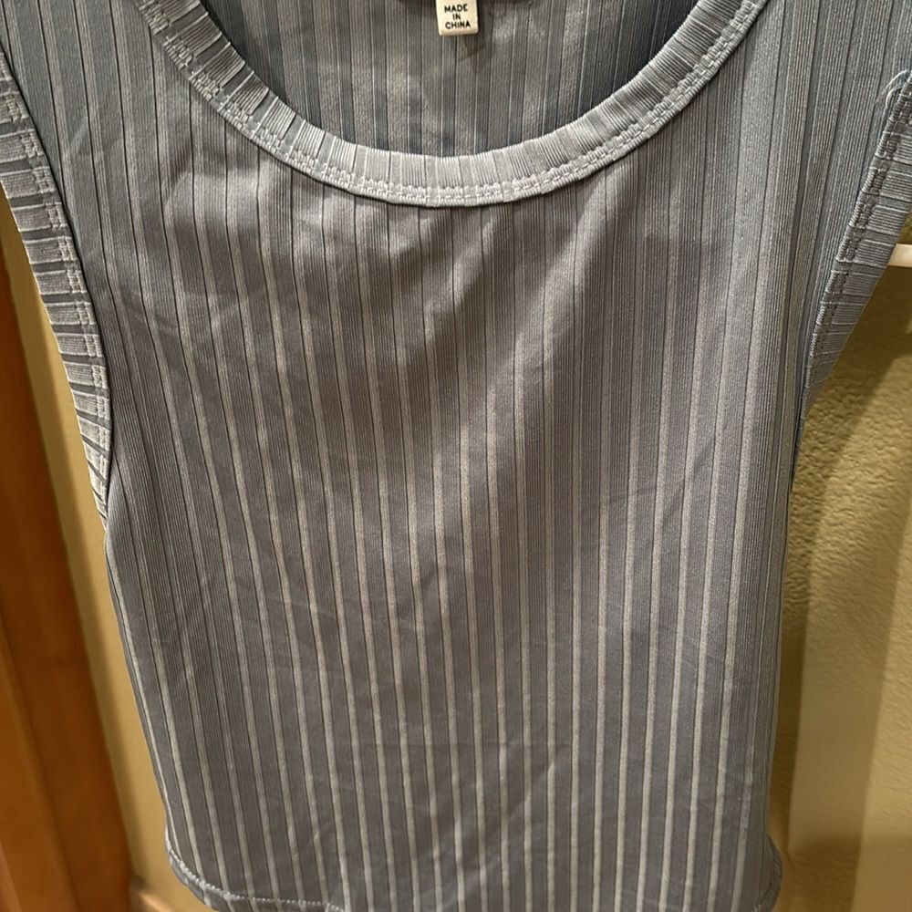 Better Be woman's silky baby blue striped shirt with a cut out in the back - Picture 3 of 12